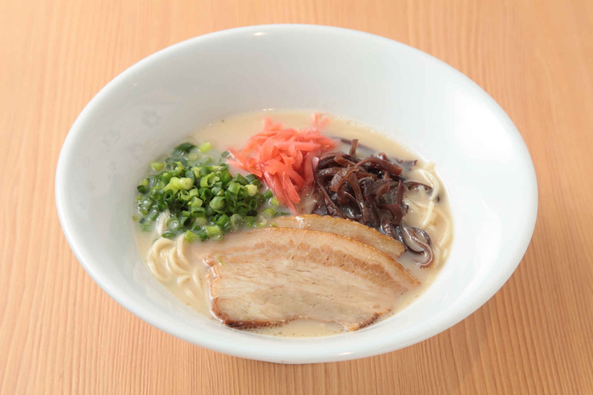 灯 武蔵小杉本店の博多豚骨ラーメン